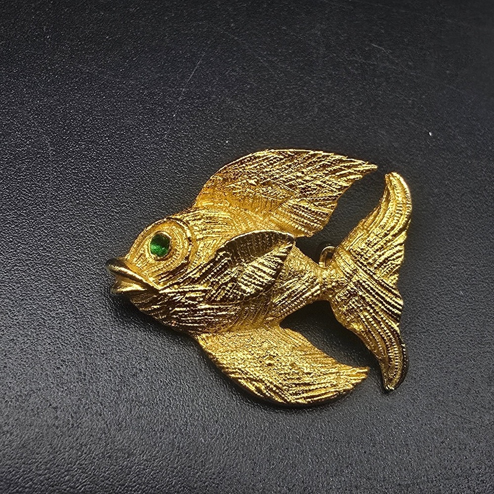 Gold Tone Fish Brooch Green Rhinestone Eye Vintage Costume Jewelry